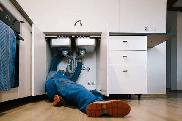 Professional Leak Detection technician working in Center Point, TX